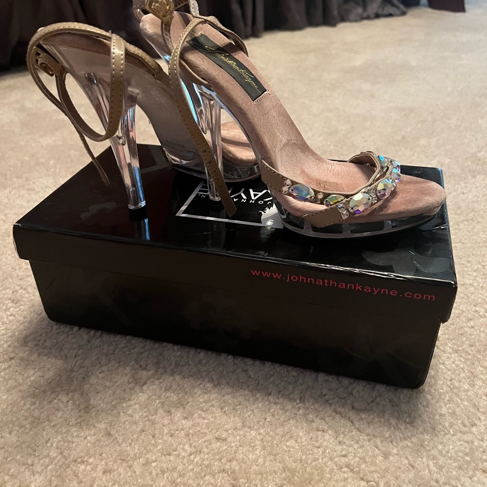 Johnathan Kayne Vienna size 6